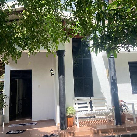 Hiricurry Hostel & Restaurant Dickwella Exterior photo